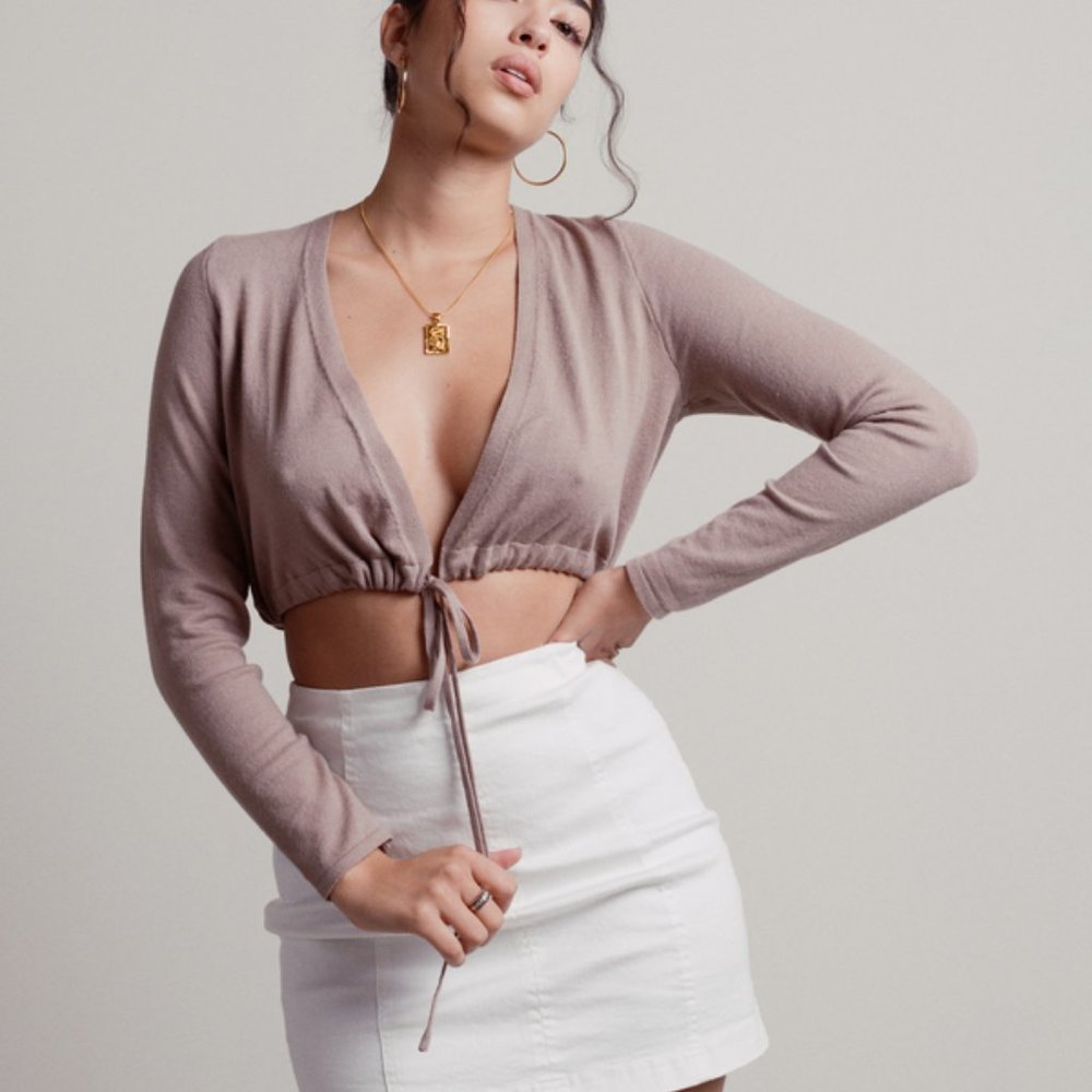 CHELSEA MOCHA LONG SLEEVE TIE FRONT CROP TOP